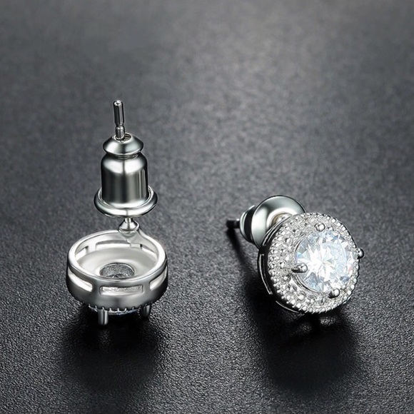 NEW!💙💎BEAUTIFUL LITTLE CZ STUDS!💎💙TOP QUALITY! - Picture 4 of 5